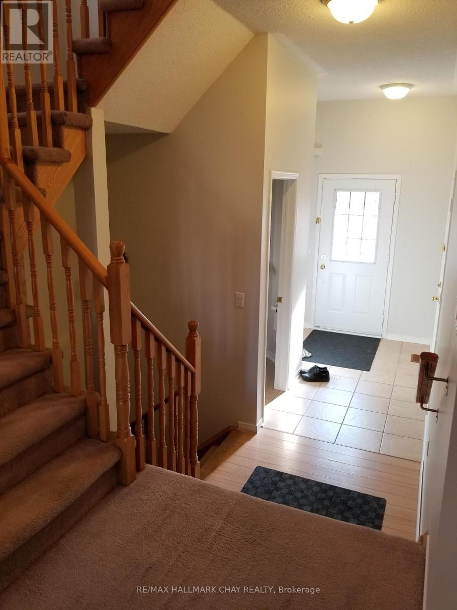 12 Marshview Avenue, Aurora, Ontario  L4G 7W2 - Photo 4 - N12600994