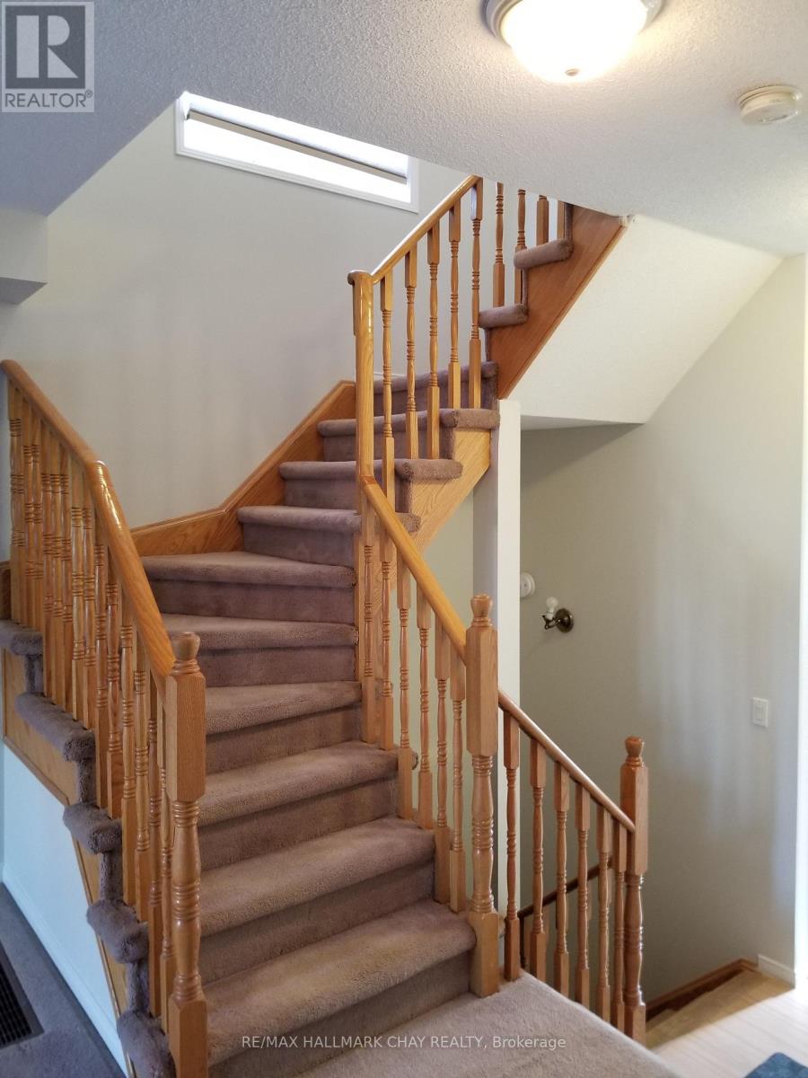 12 Marshview Avenue, Aurora, Ontario  L4G 7W2 - Photo 5 - N12600994