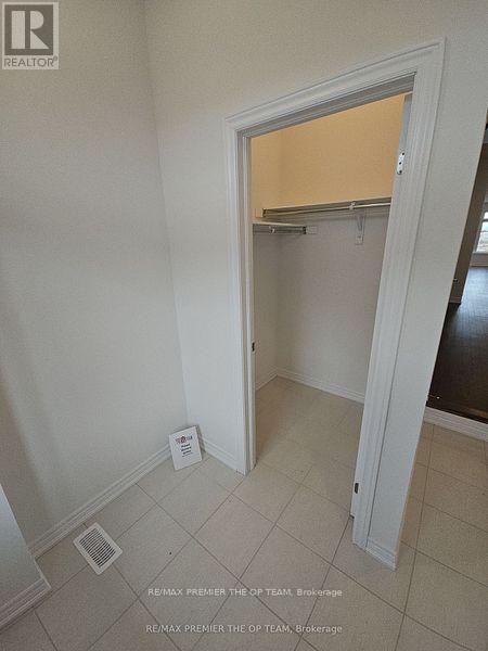 5 Abbey Crescent, Barrie (Painswick South), Ontario  L9J 0B7 - Photo 5 - S12600890