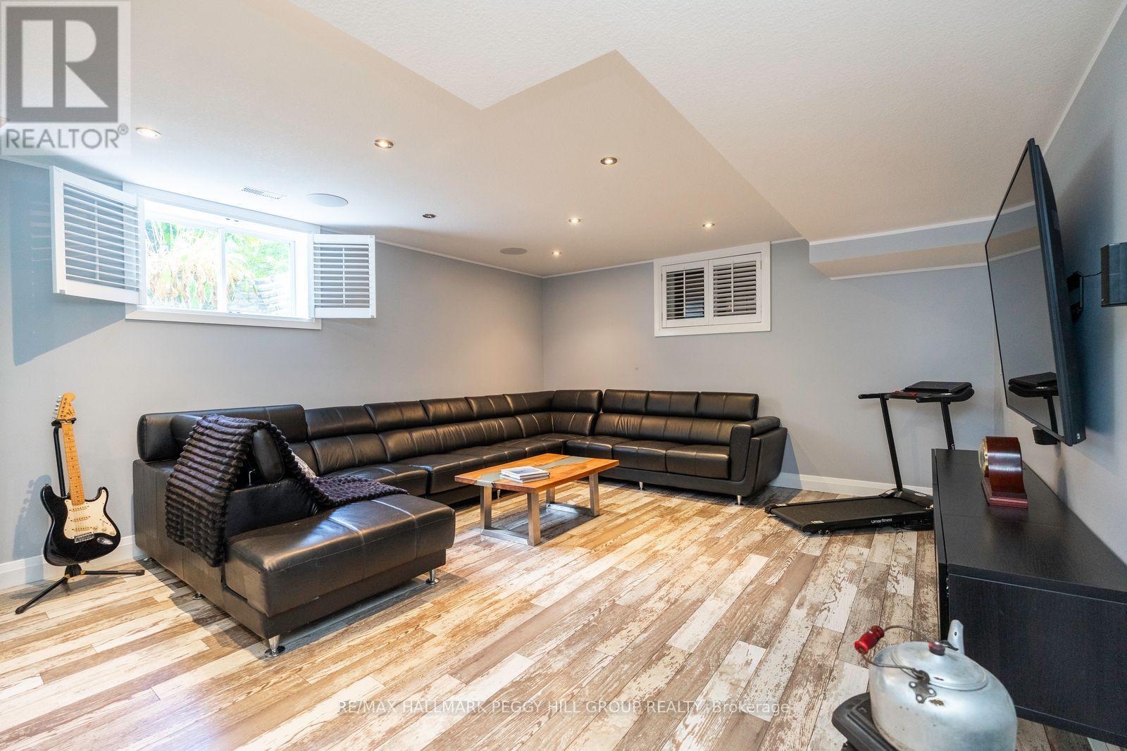 127 Goldfinch Crescent, Tiny, Ontario  L0L 2J0 - Photo 15 - S12600972