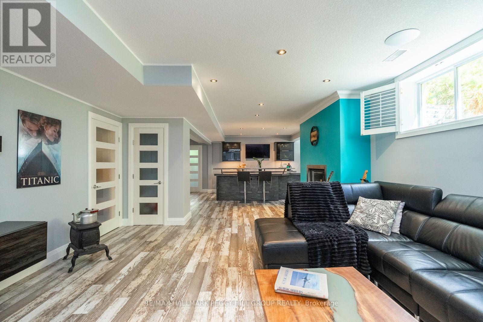 127 Goldfinch Crescent, Tiny, Ontario  L0L 2J0 - Photo 16 - S12600972