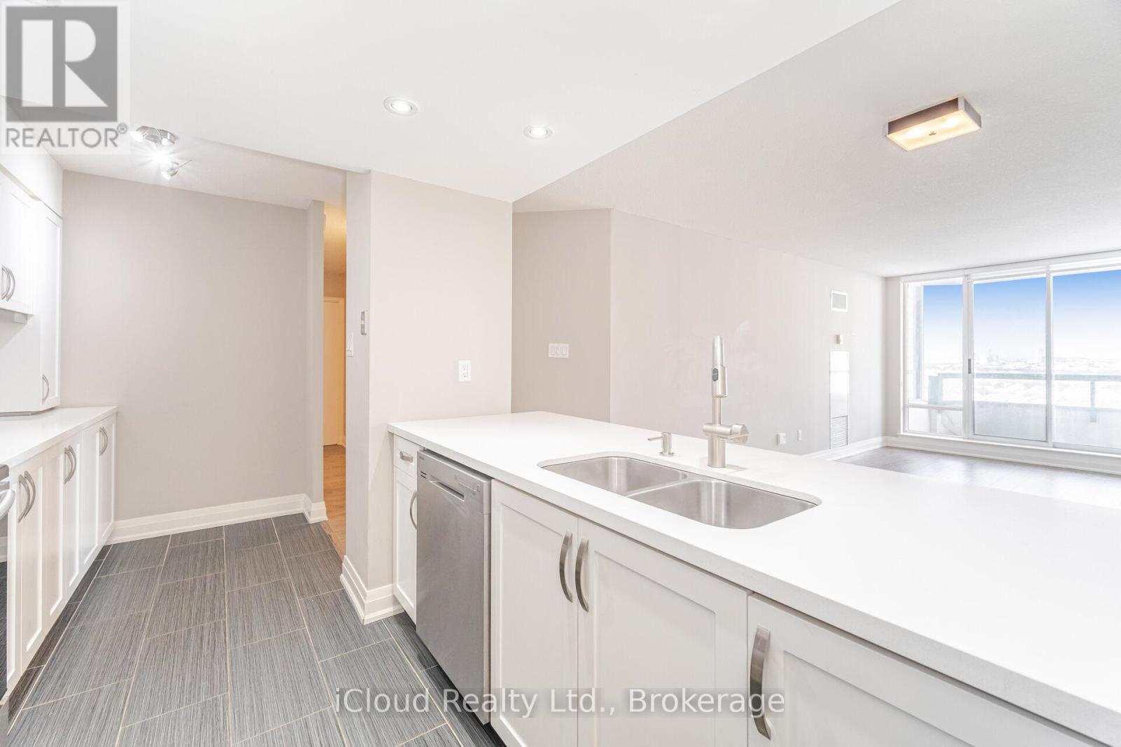 1511 - 550 Webb Drive, Mississauga (City Centre), Ontario  L5B 3Y4 - Photo 11 - W12600860