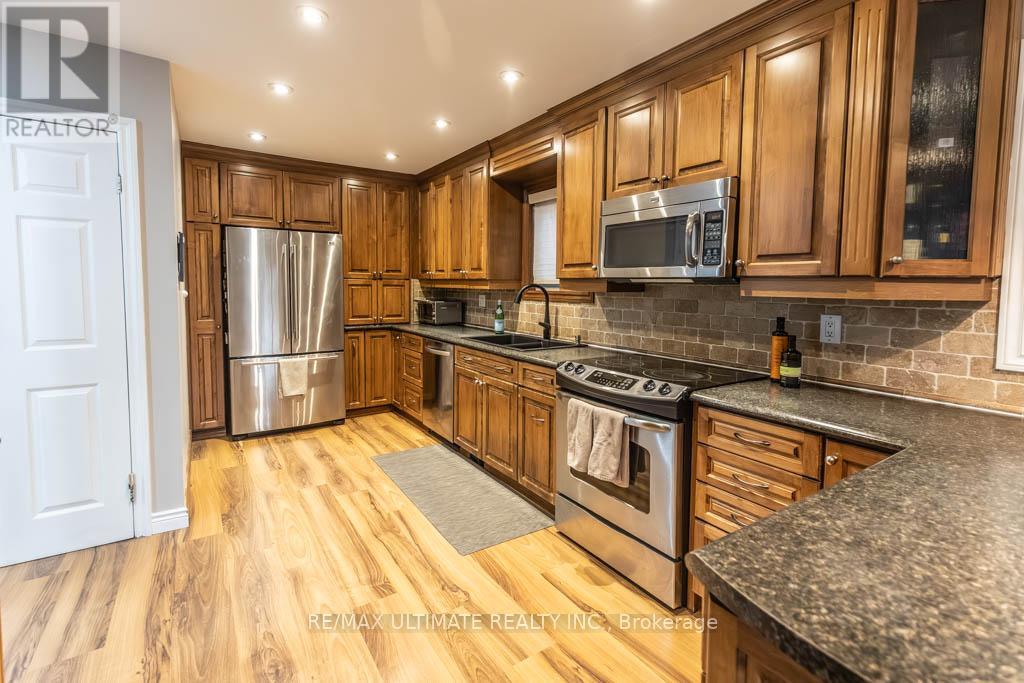 6869 Hickling Crescent, Mississauga (Meadowvale), Ontario  L5N 4Y1 - Photo 8 - W12600874