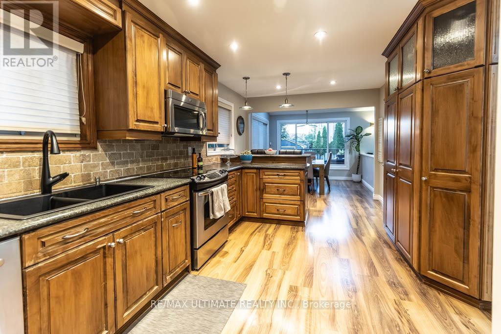 6869 Hickling Crescent, Mississauga (Meadowvale), Ontario  L5N 4Y1 - Photo 9 - W12600874