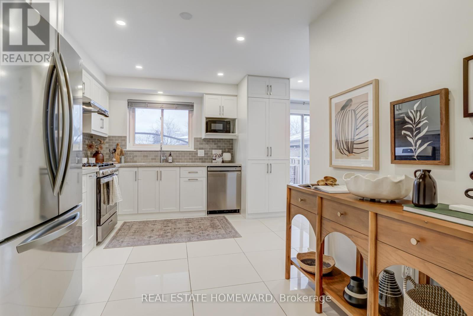 783 Dodsworth Crescent, Mississauga, Ontario  L4Y 2H8 - Photo 9 - W12600984