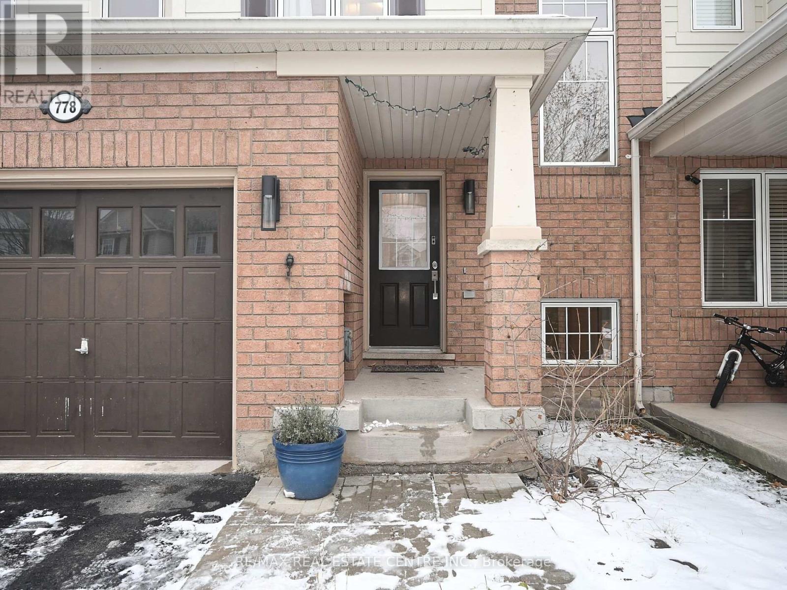 778 Johnson Heights, Milton, Ontario  L9T 0J7 - Photo 3 - W12601018