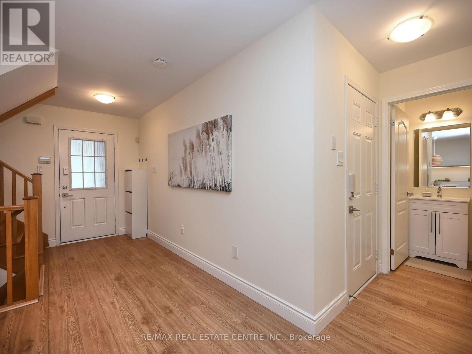 778 Johnson Heights, Milton, Ontario  L9T 0J7 - Photo 5 - W12601018