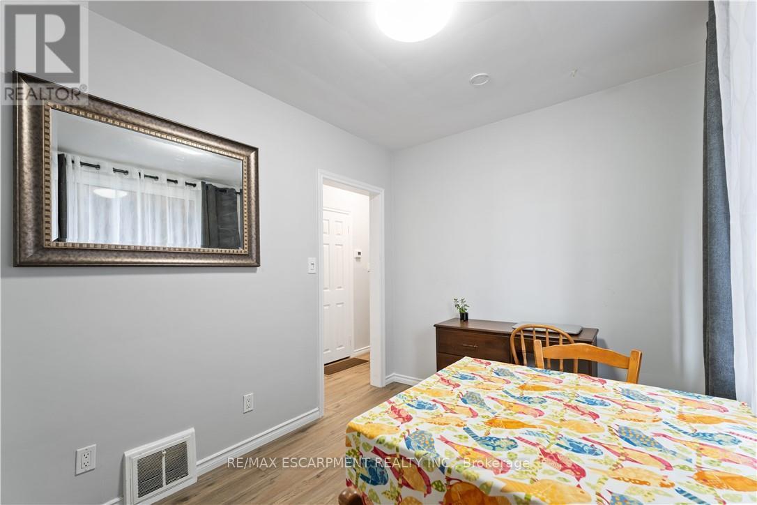 197 East 12th Street, Hamilton, Ontario  L9A 3X5 - Photo 14 - X12600796