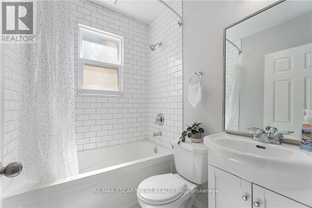 197 East 12th Street, Hamilton, Ontario  L9A 3X5 - Photo 17 - X12600796