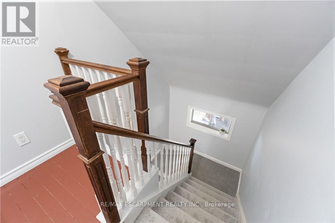 197 East 12th Street, Hamilton, Ontario  L9A 3X5 - Photo 18 - X12600796