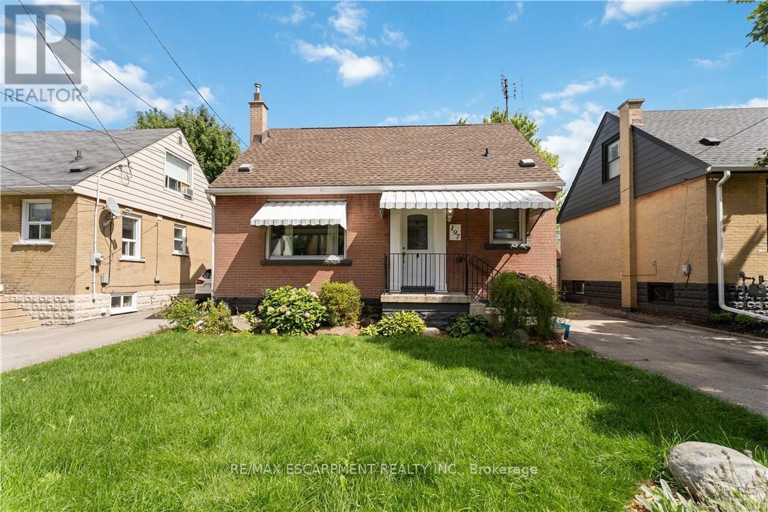 197 East 12th Street, Hamilton, Ontario  L9A 3X5 - Photo 2 - X12600796
