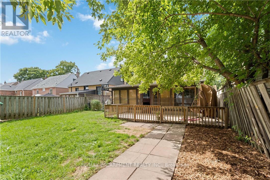 197 East 12th Street, Hamilton, Ontario  L9A 3X5 - Photo 32 - X12600796