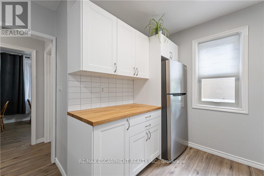 197 East 12th Street, Hamilton, Ontario  L9A 3X5 - Photo 9 - X12600796