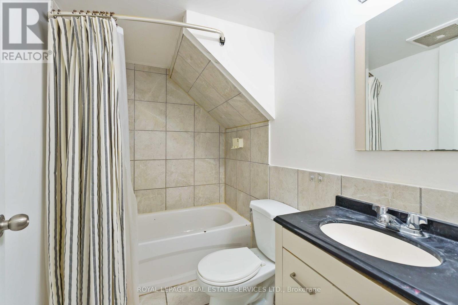 108 Queenston Street, St. Catharines, Ontario  L2R 2Z3 - Photo 14 - X12600926