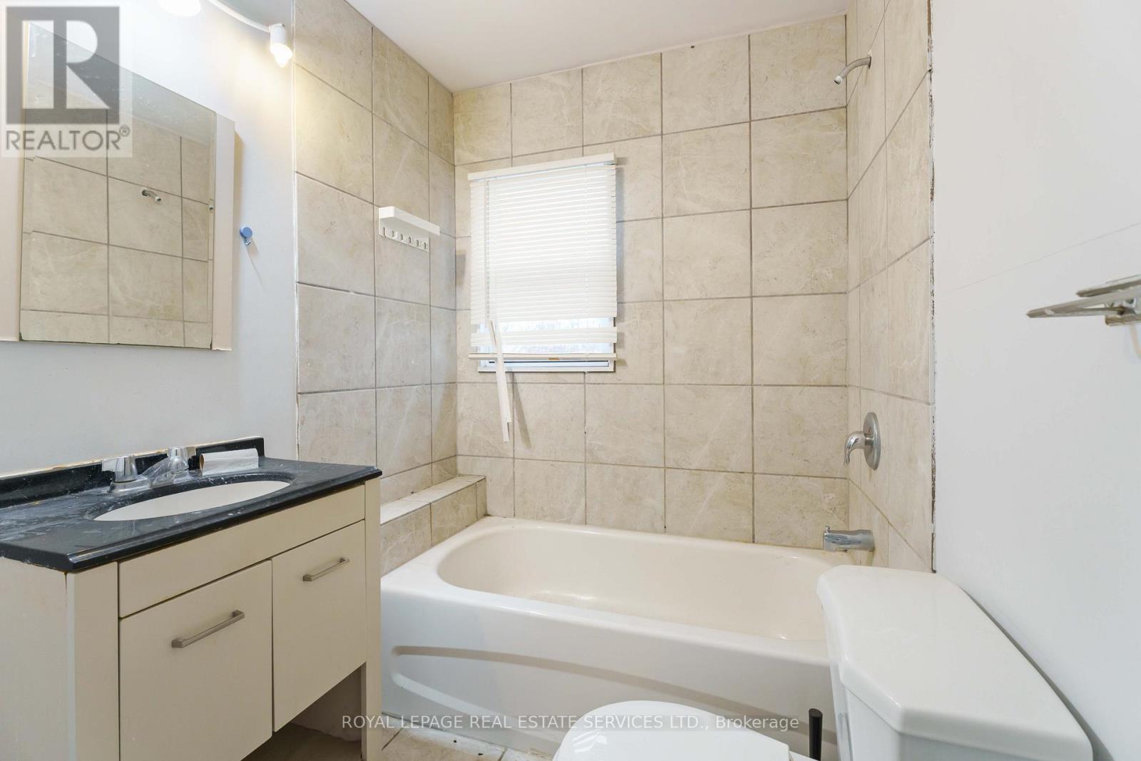 108 Queenston Street, St. Catharines, Ontario  L2R 2Z3 - Photo 26 - X12600926