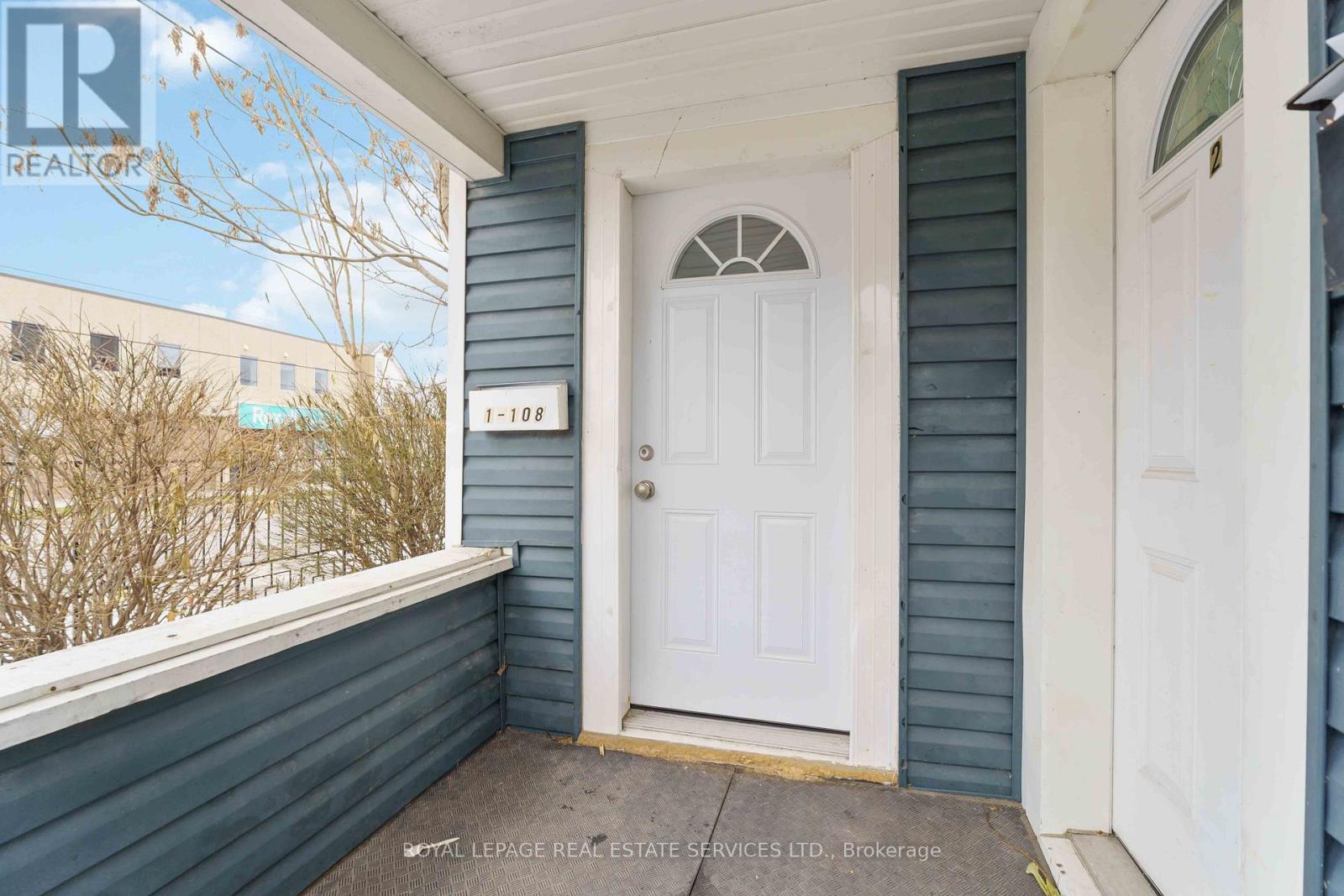 108 Queenston Street, St. Catharines, Ontario  L2R 2Z3 - Photo 4 - X12600926