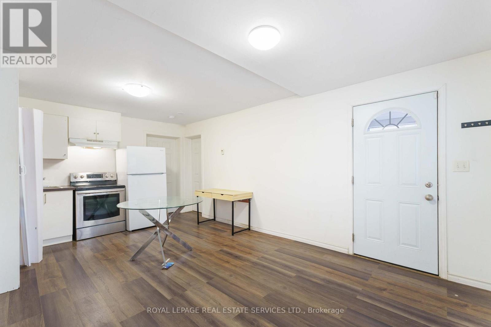 108 Queenston Street, St. Catharines, Ontario  L2R 2Z3 - Photo 5 - X12600926