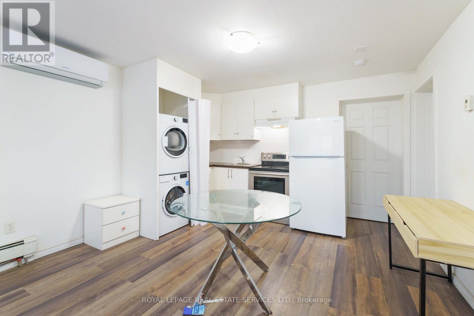 108 Queenston Street, St. Catharines, Ontario  L2R 2Z3 - Photo 8 - X12600926