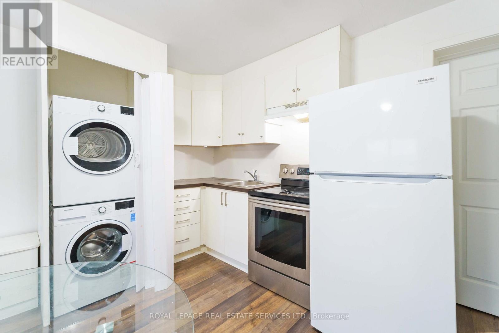 108 Queenston Street, St. Catharines, Ontario  L2R 2Z3 - Photo 9 - X12600926