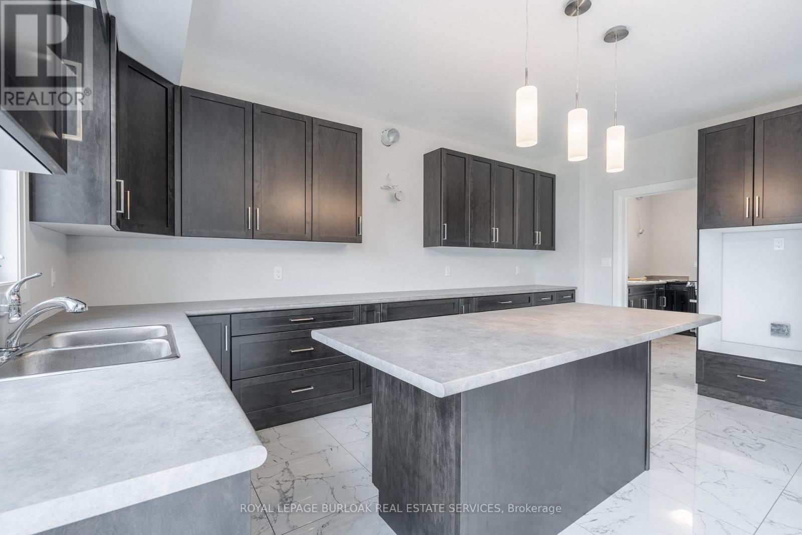 7482 Sherrilee Crescent, Niagara Falls, Ontario  L2H 3T4 - Photo 12 - X12600950