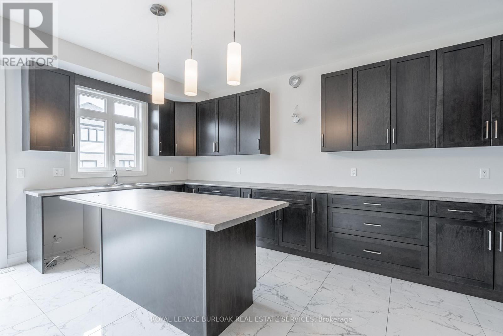 7482 Sherrilee Crescent, Niagara Falls, Ontario  L2H 3T4 - Photo 13 - X12600950