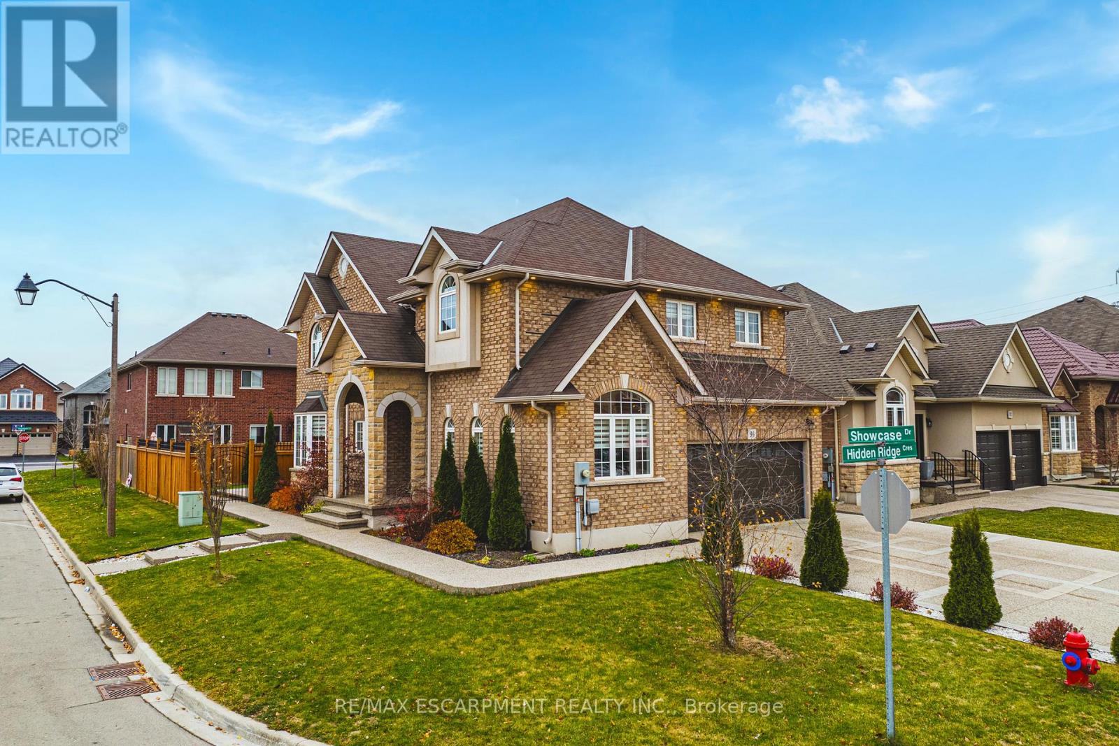 96 Hidden Ridge Crescent, Hamilton, Ontario  L9A 2X3 - Photo 3 - X12600992