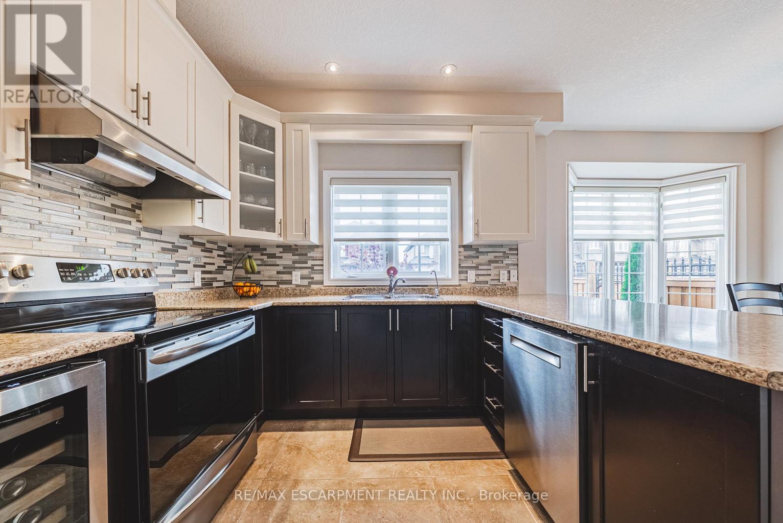 96 Hidden Ridge Crescent, Hamilton, Ontario  L9A 2X3 - Photo 7 - X12600992