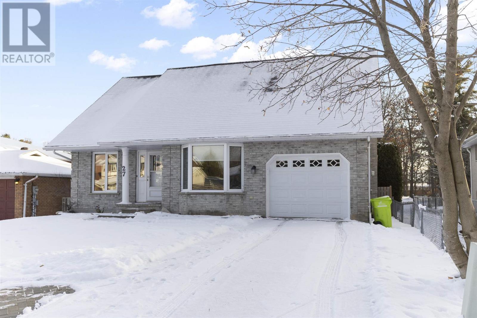 27 Golf Range Cres, Sault Ste. Marie, Ontario  P6A 6A4 - Photo 1 - SM253409