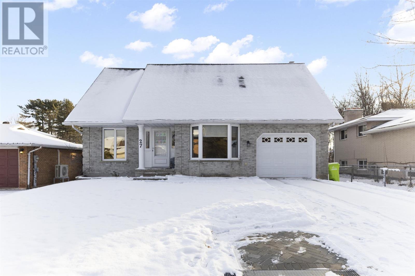 27 Golf Range Cres, Sault Ste. Marie, Ontario  P6A 6A4 - Photo 2 - SM253409