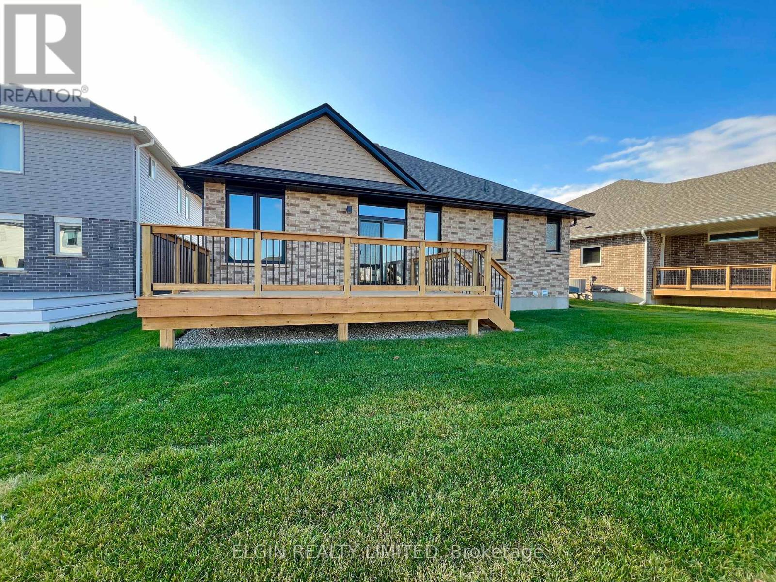 9 Dunning Way, St. Thomas, Ontario  N5R 0P7 - Photo 2 - X12601030