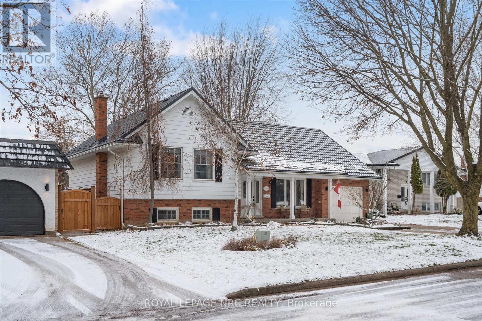 2821 Solar Crescent, Niagara Falls, Ontario L2J 4A8 - Photo 2 - X12601102