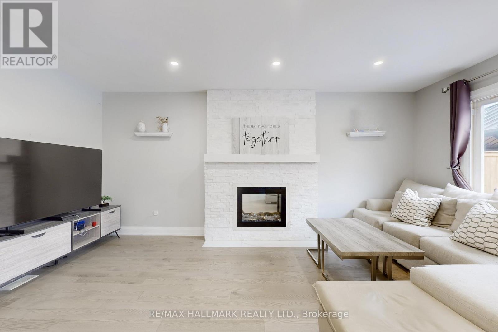 1285 Deer Run Drive, Mississauga (Creditview), Ontario  L5C 3P8 - Photo 5 - W12598106