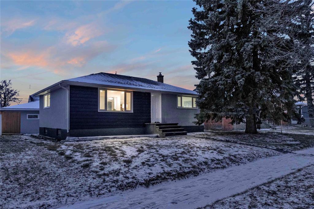 1322 Burrows Avenue, Winnipeg, Manitoba  R2X 0S4 - Photo 0 - 202529352