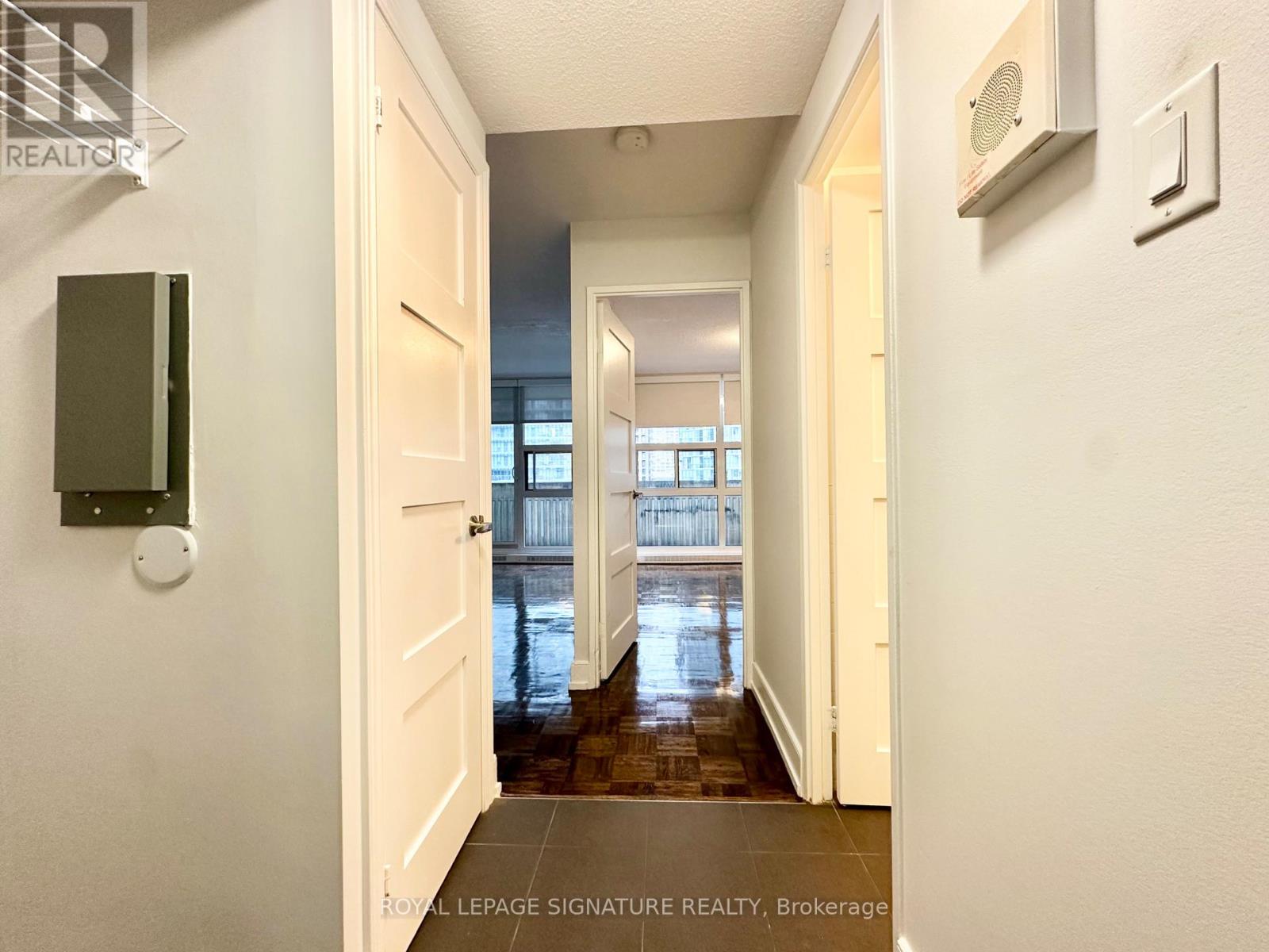 2109 - 33 Isabella Street, Toronto, Ontario  M4Y 2P7 - Photo 3 - C12600832