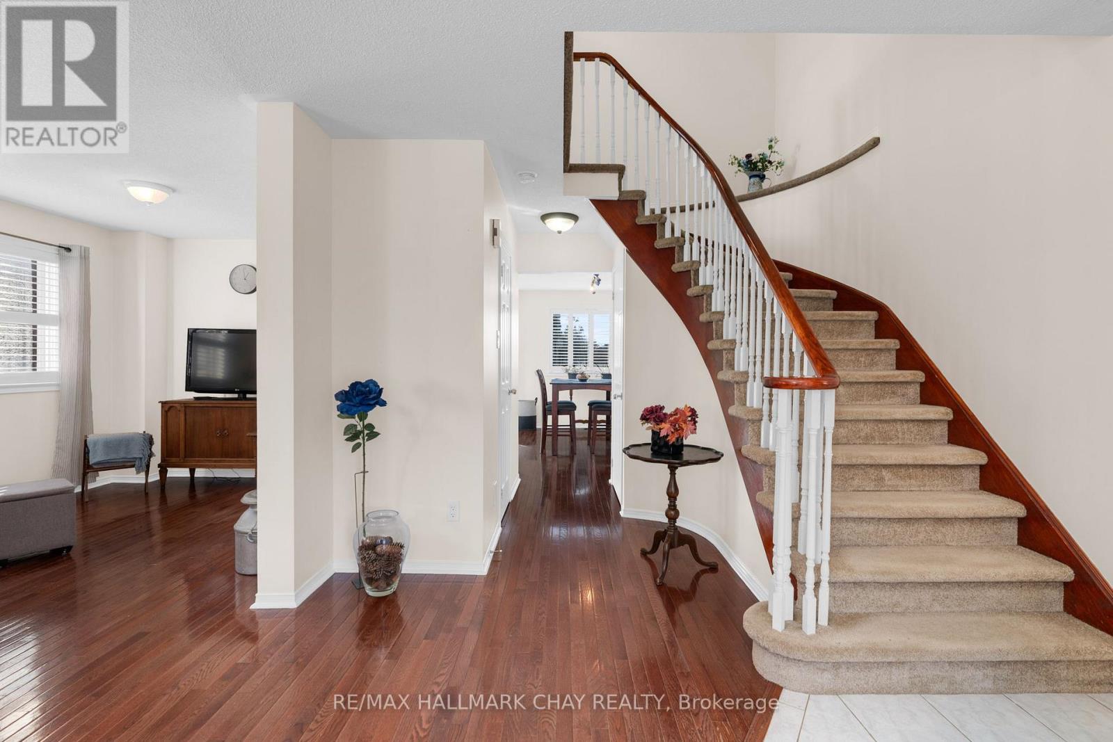 76 Hodgson Drive, Barrie, Ontario  L4N 7Z2 - Photo 5 - S12568236