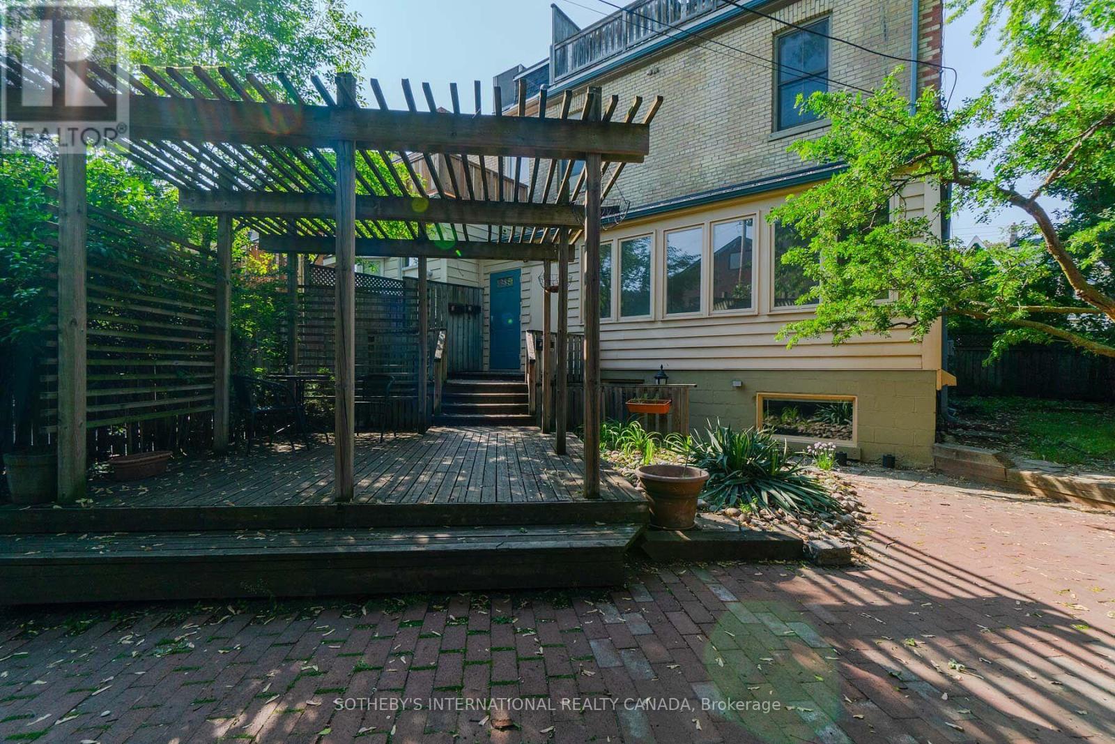 Unit 2 - 215 Carlton Street, Toronto, Ontario  M5A 2K9 - Photo 4 - C12601044