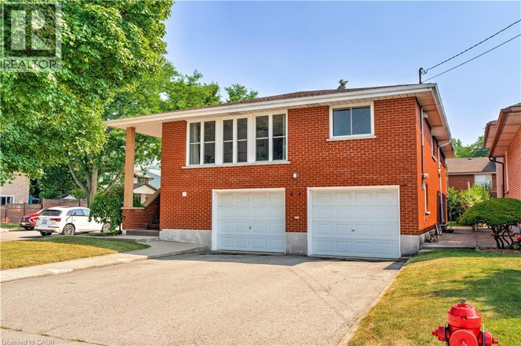 4 BESTON Drive, Hamilton, Ontario