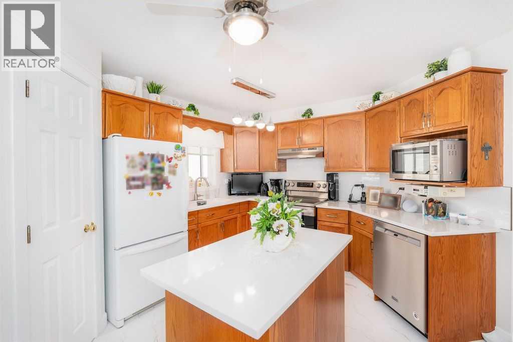 5704 35 Avenue, Camrose, Alberta  T4V 4N2 - Photo 6 - A2251353