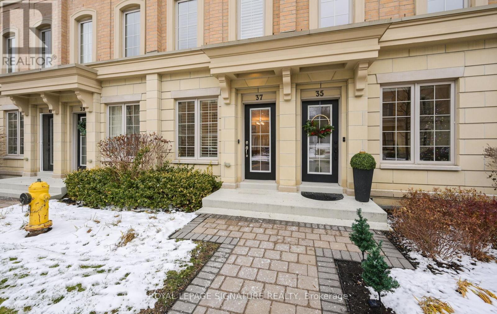 37 Hargrave Lane, Toronto, Ontario  M4N 0A4 - Photo 2 - C12601072