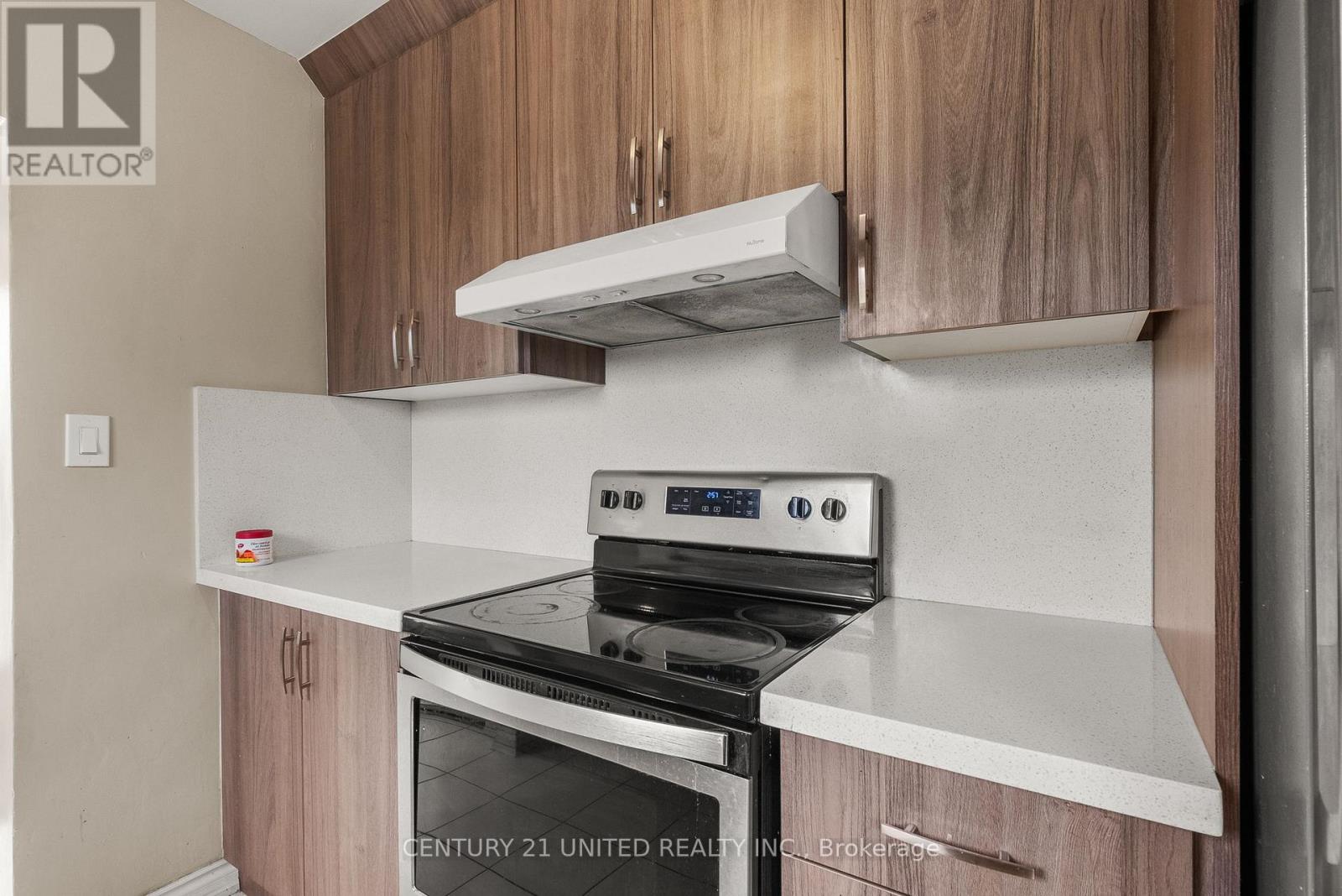 84 Goldsboro Road, Toronto (Humber Summit), Ontario  M9L 1A7 - Photo 15 - W12435295