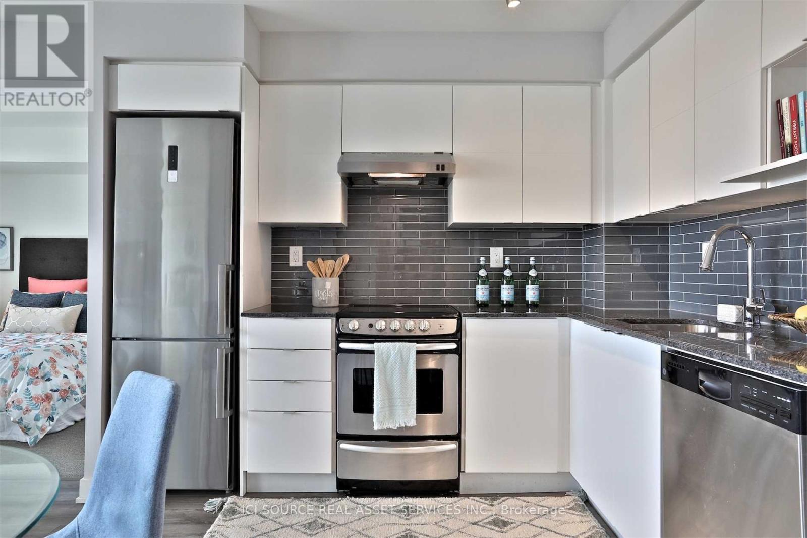 525 - 160 Flemington Road, Toronto, Ontario  M6A 0A9 - Photo 11 - W12601042