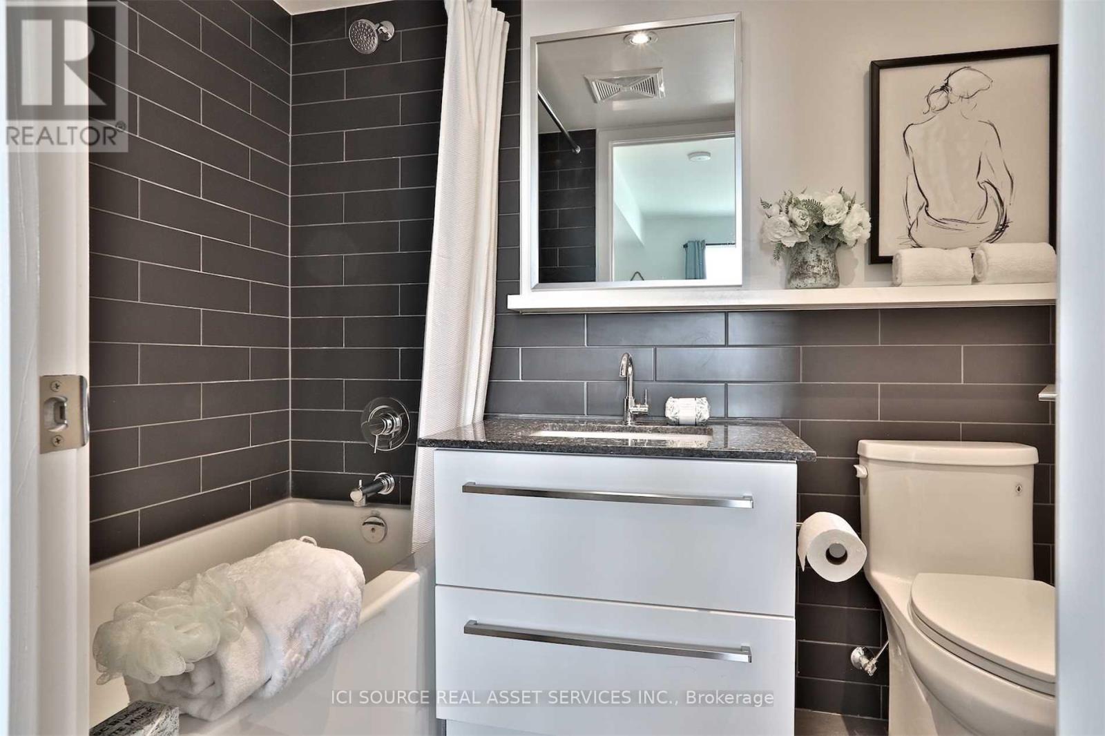 525 - 160 Flemington Road, Toronto, Ontario  M6A 0A9 - Photo 13 - W12601042