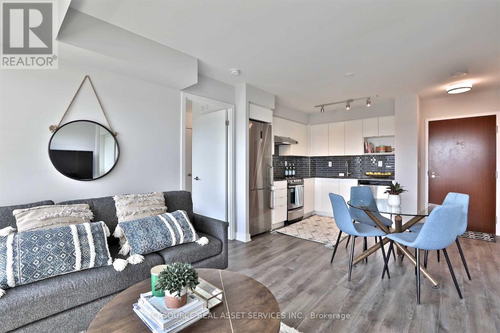 525 - 160 Flemington Road, Toronto, Ontario  M6A 0A9 - Photo 5 - W12601042