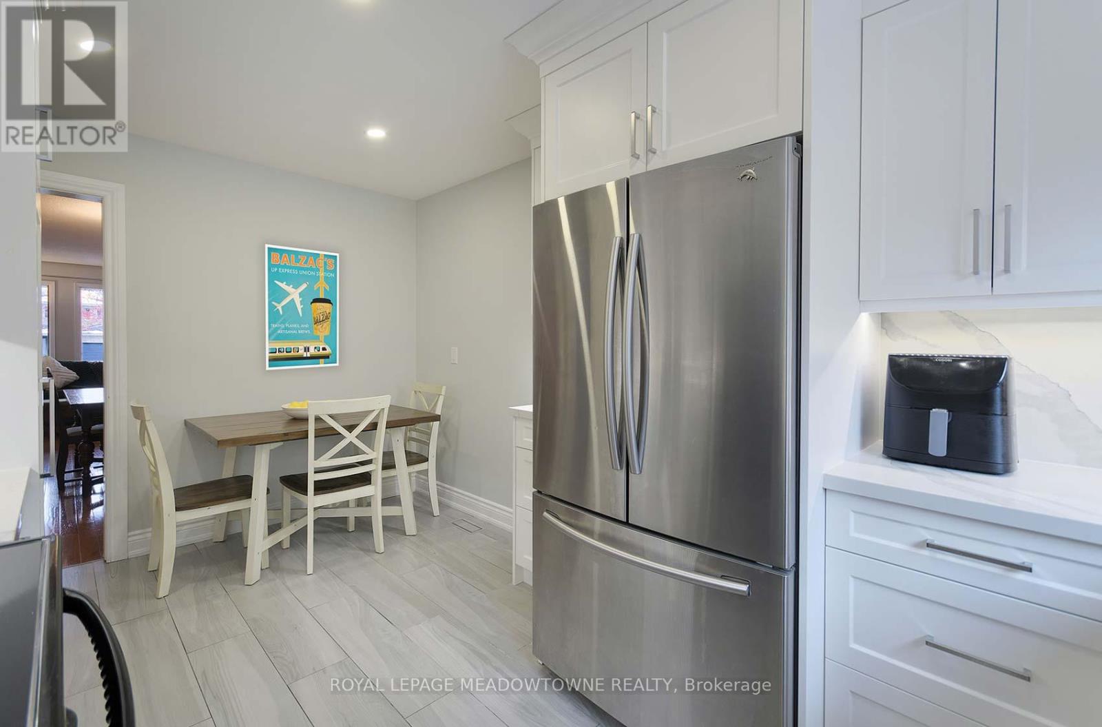 2374 Hargood Place, Mississauga, Ontario  L5M 3G2 - Photo 8 - W12601056