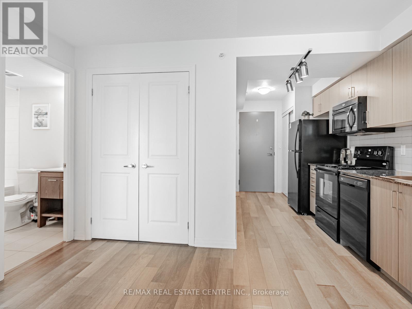 720 - 80 Esther Lorrie Drive, Toronto, Ontario  M9W 4V1 - Photo 9 - W12601062