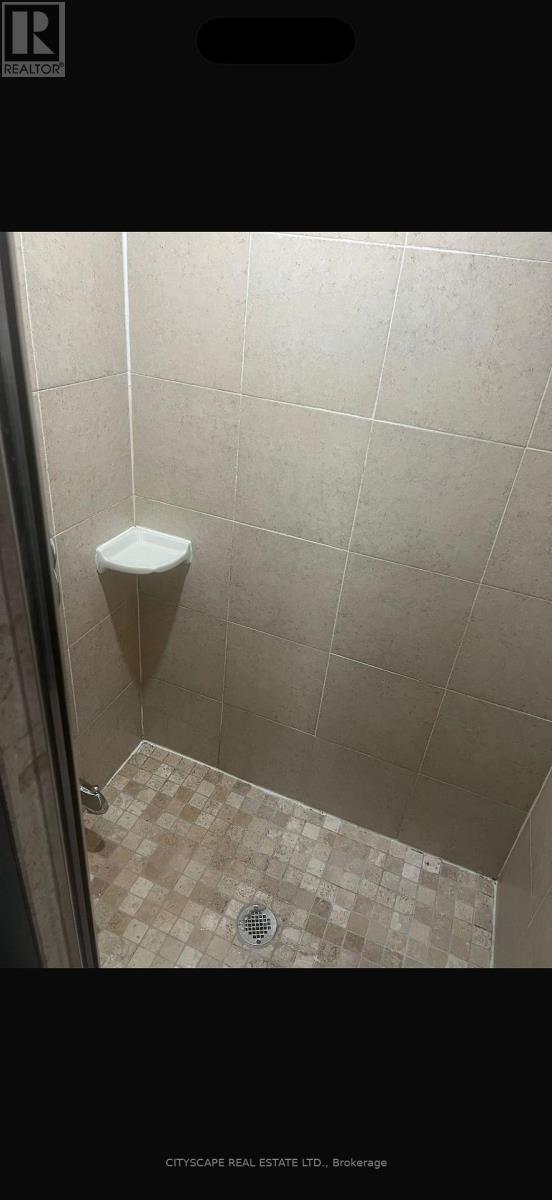 139 Ecclestone Drive, Brampton, Ontario  L6X 3P7 - Photo 5 - W12601080