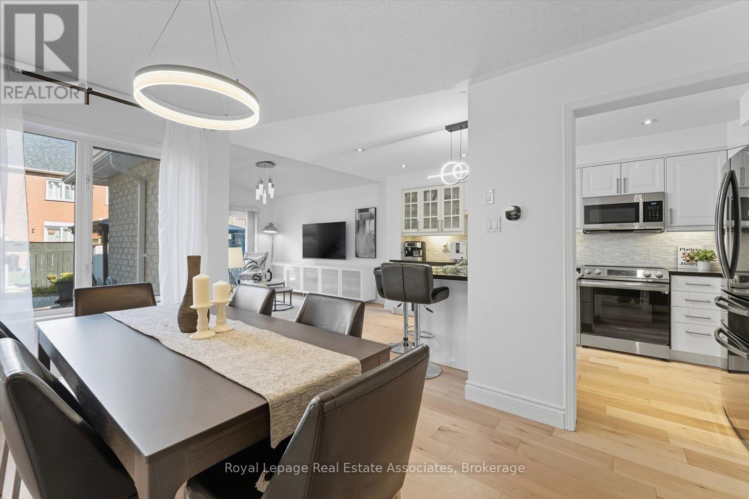 443 Stonetree Court, Mississauga, Ontario  L5B 4H3 - Photo 13 - W12601100