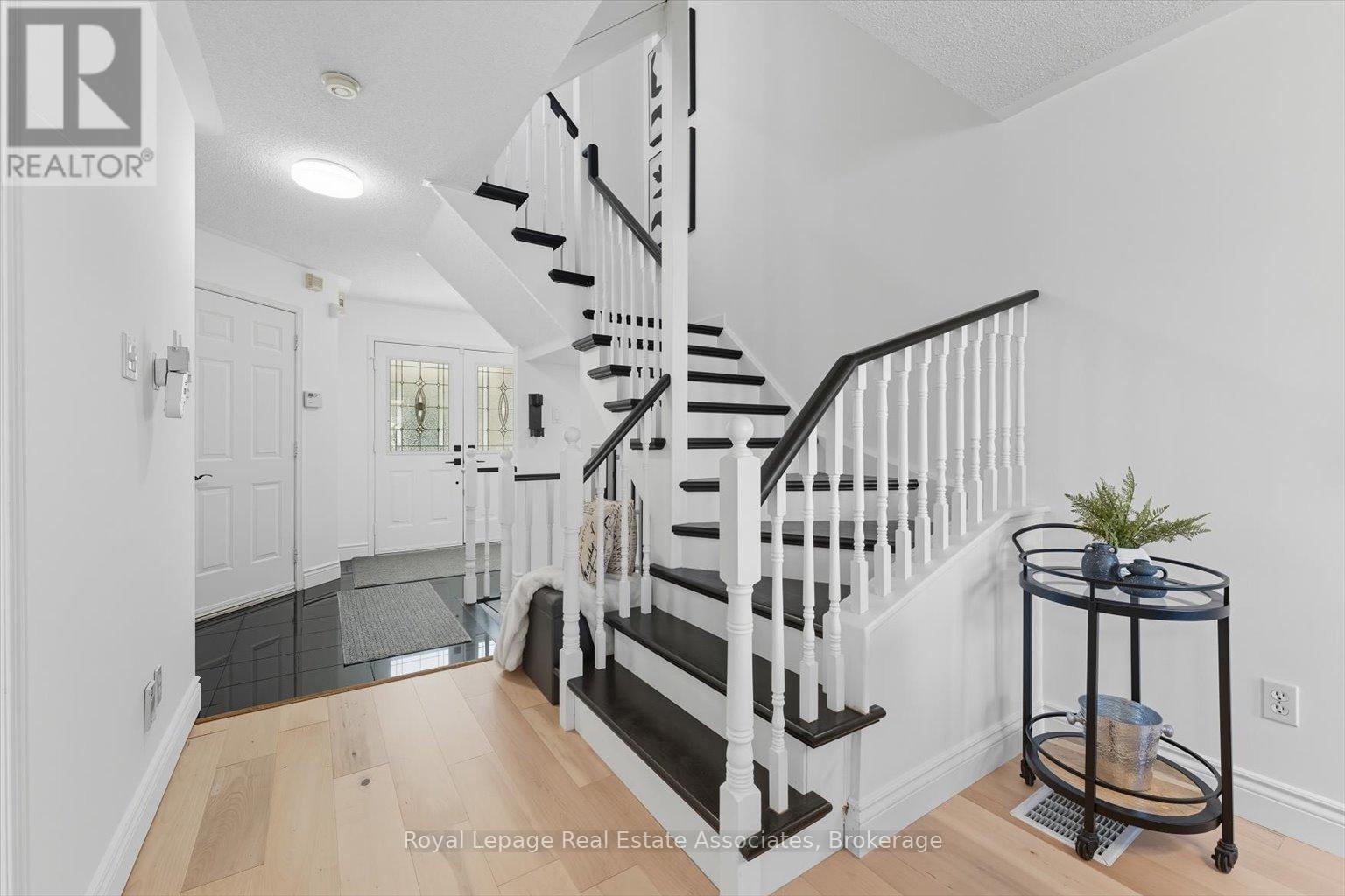 443 Stonetree Court, Mississauga, Ontario  L5B 4H3 - Photo 14 - W12601100