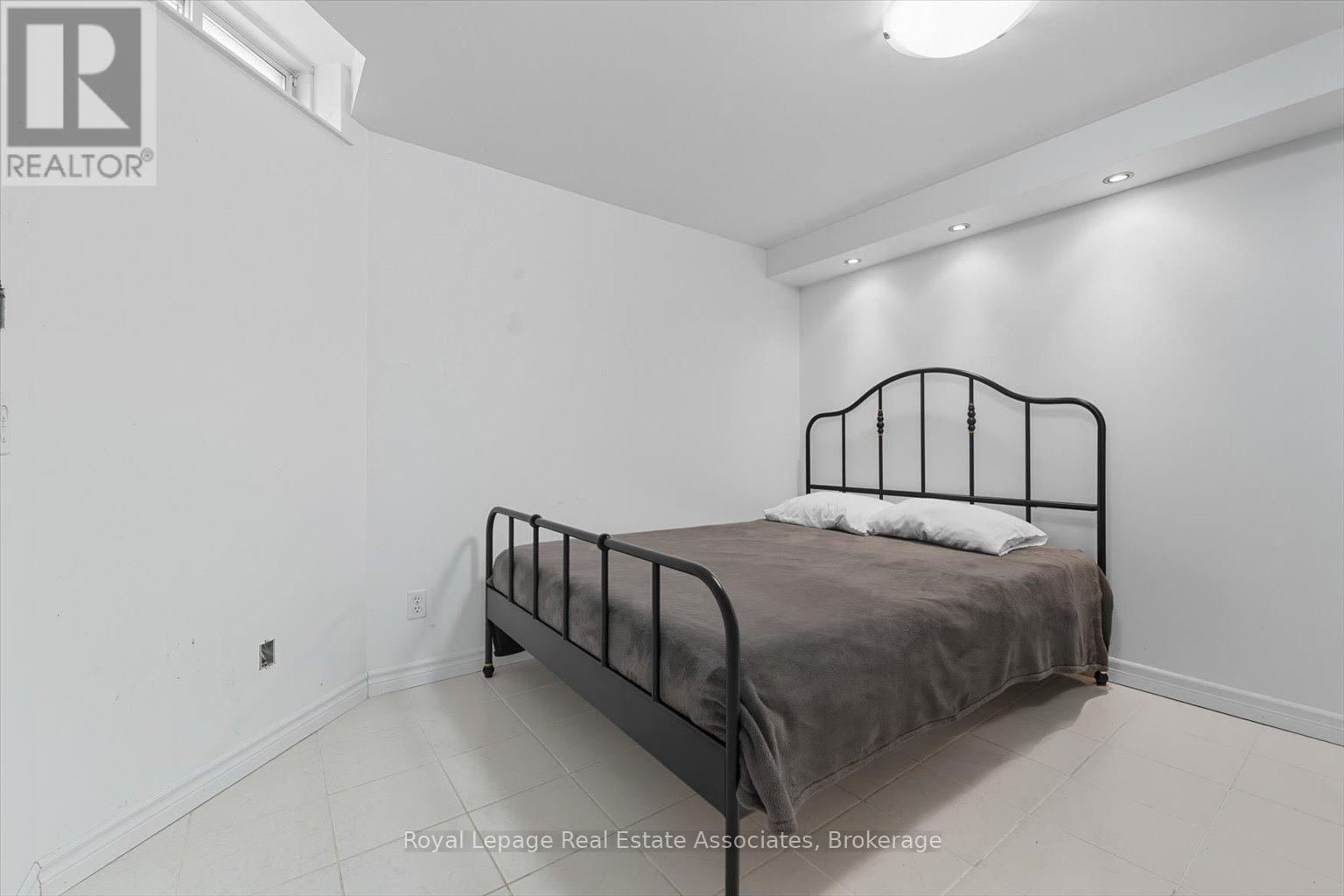 443 Stonetree Court, Mississauga, Ontario  L5B 4H3 - Photo 28 - W12601100