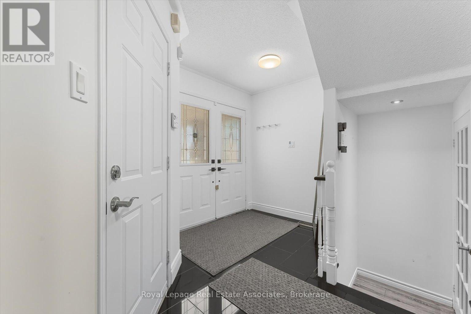 443 Stonetree Court, Mississauga, Ontario  L5B 4H3 - Photo 34 - W12601100